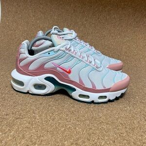 Nike Women's Pink and Gray Sneakers Air max Tn
